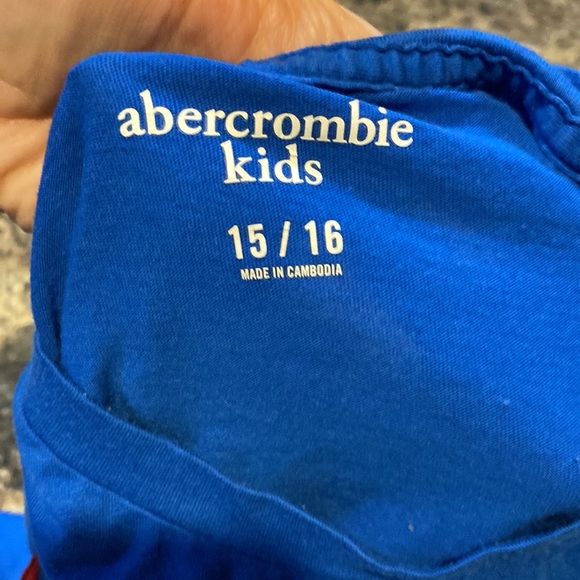 Boy’s Abercrombie t-shirt size 15/16 - Picture 2 of 3